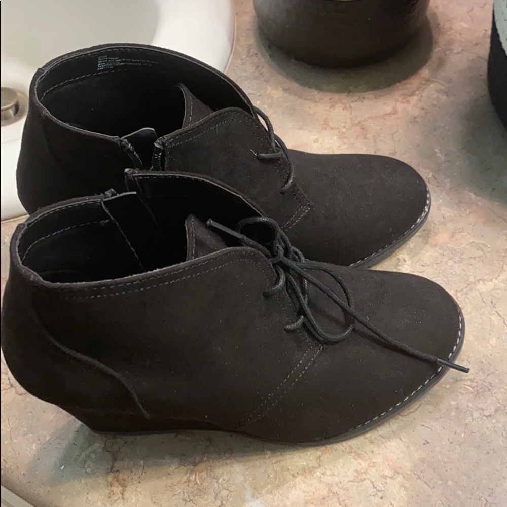 Black wedged heels